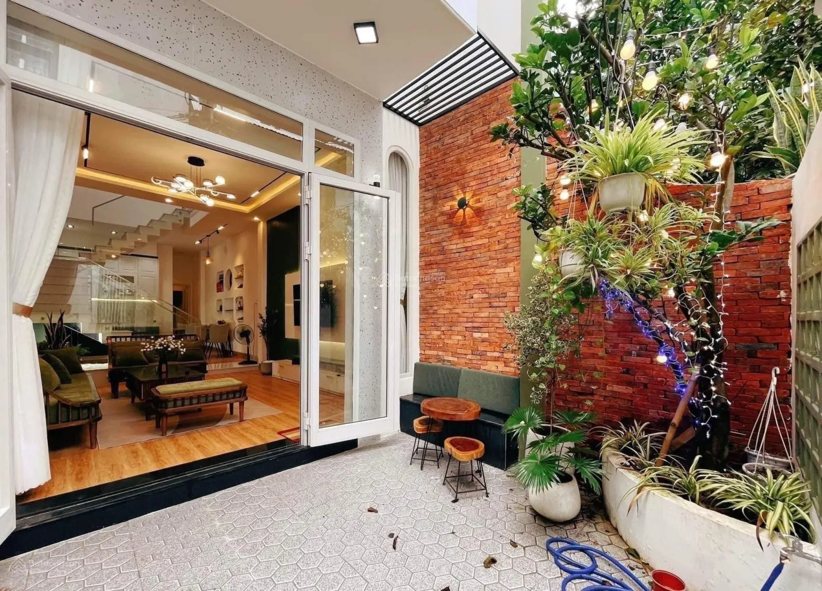 Kẹt tiền chủ bán gấp nhà ngay trường Tiểu Học An Phú Tây, Bình chánh giá 3tỷ/60m2 nội thất đẹp, SHR