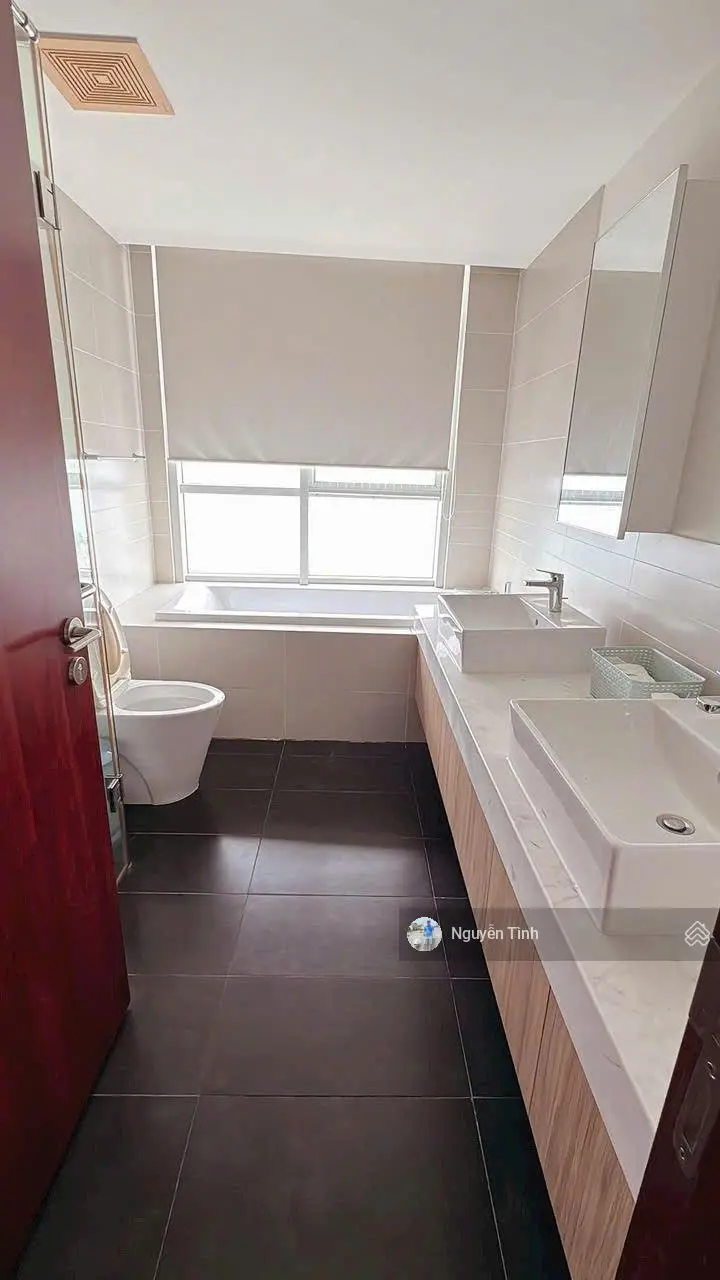 Chính chủ bán căn 4PN 235m2 Chung cư Water mark Tây Hồ full đồ, tầng cao view hồ Tây, sổ lâu dài