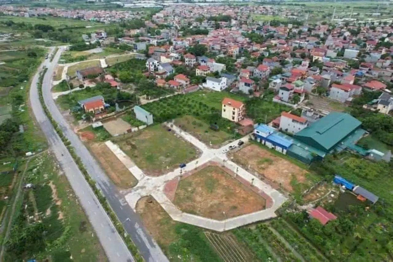 Bán 90m2 3 mặt tiền. Khu đấu giá Yên Vinh, Thanh Lâm, Mê Linh, Hà Nội