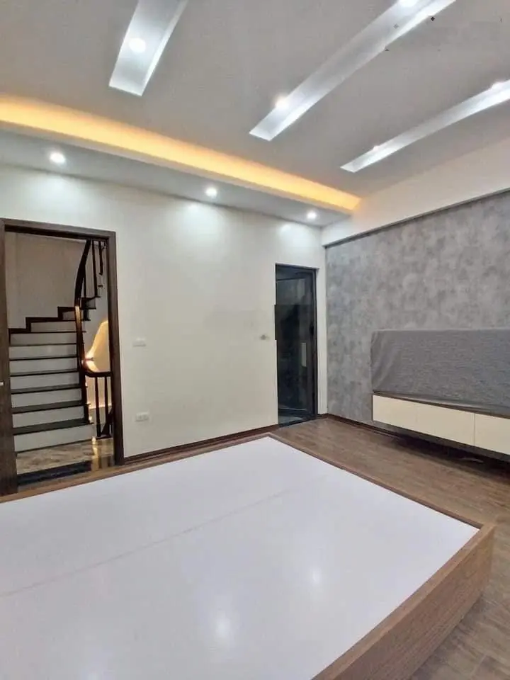 Giá chỉ 3 tỷ 95 Cầu Diễn - 35m2 - 5 tầng - 3,5m MT - Sát đường 32 - xây mới - Oto 20m - Ngõ nông