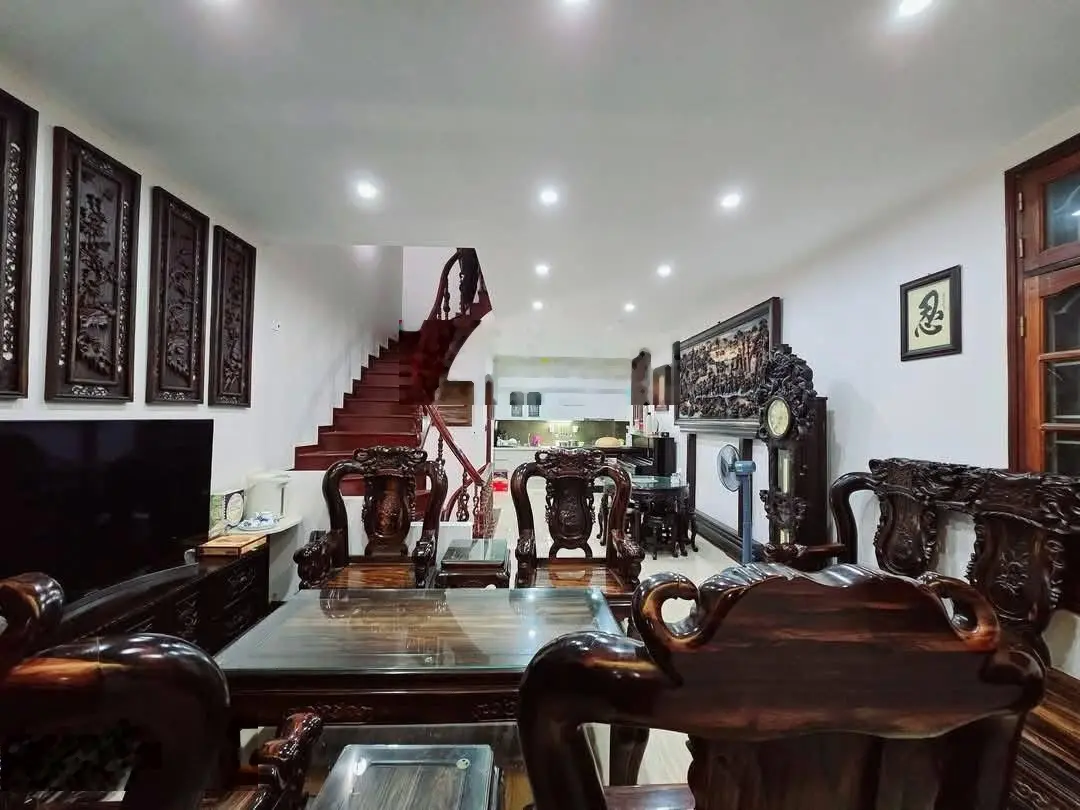 Bán nhà mặt ngõ ô tô tránh, kinh doanh phố Nguyễn Lân 76m2 5tầng MT 4,5m chỉ 15,5 có TL