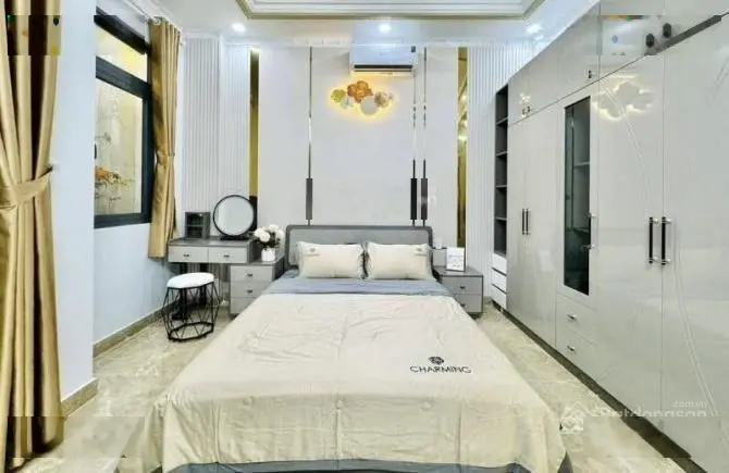 VIP! Nhà 48m2 đường Lê Quang Sung, Q6 chỉ 2tỷ420. Gần bến xe Chợ Lớn. Hẻm xe hơi. Sẵn nội thất
