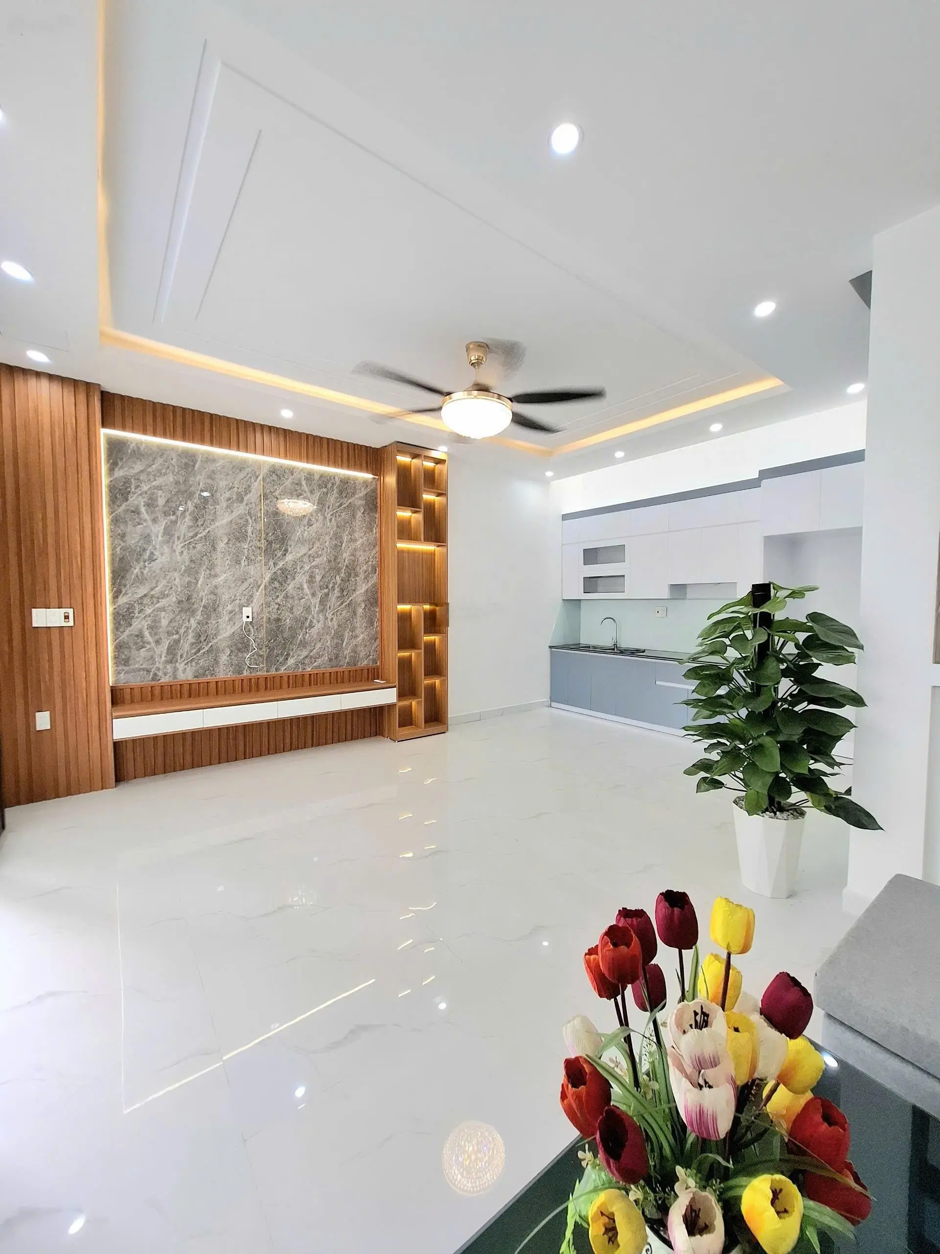 CỰC HÓTT! Siêu Phẩm Nhà Sân Cồng xây mới tại Phố VĂN CAO, Xe đỗ trong sân