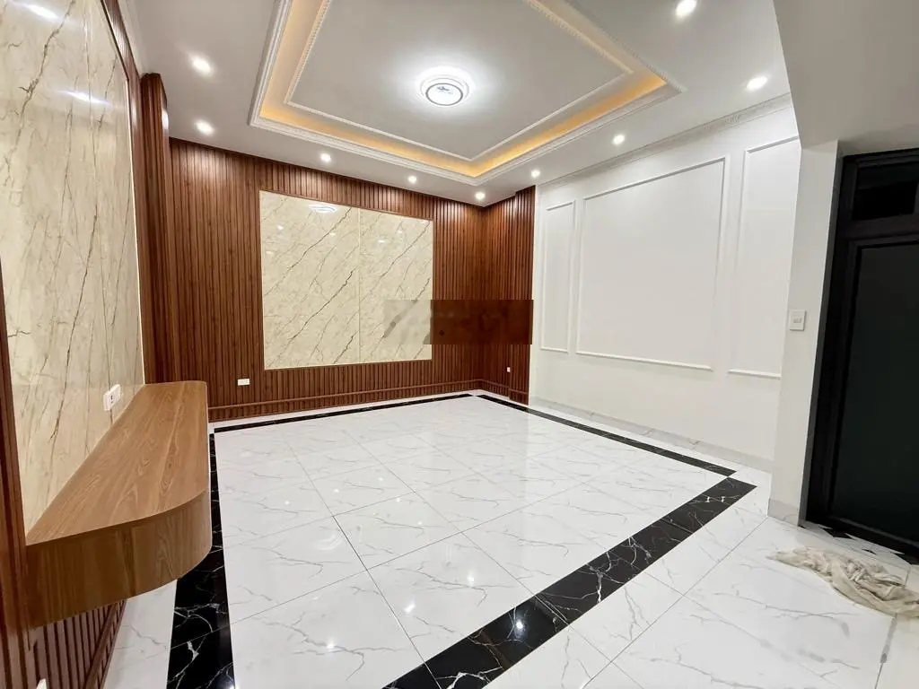 Bán nhà phú diễn ,ô tô đỗ cửa, gần trường đại học tài nguyên và môi trường ,sổ đỏ đẹp