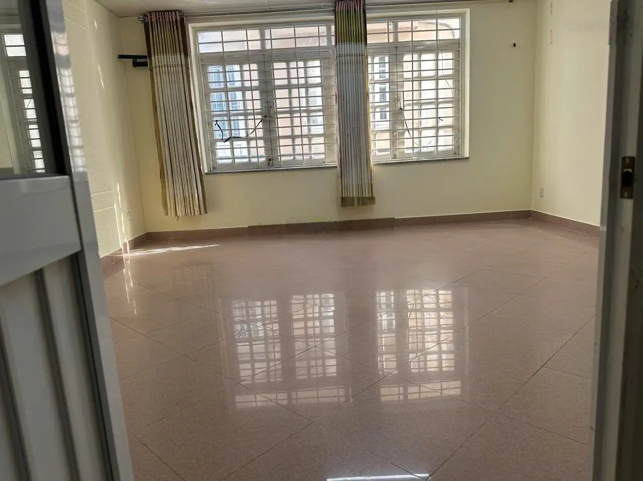 Chính chủ gửi bán căn nhà 3 lầu đường đôi 20m khu dự án mười mẫu p.b.tr. Đông Q2. Tp thủ Đức.