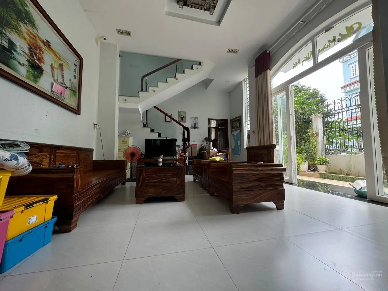 Bán nhà 3 tầng - 2 mặt tiền - đối diện công viên - ngang 8m dài 18m - hướng đông -full nội thất