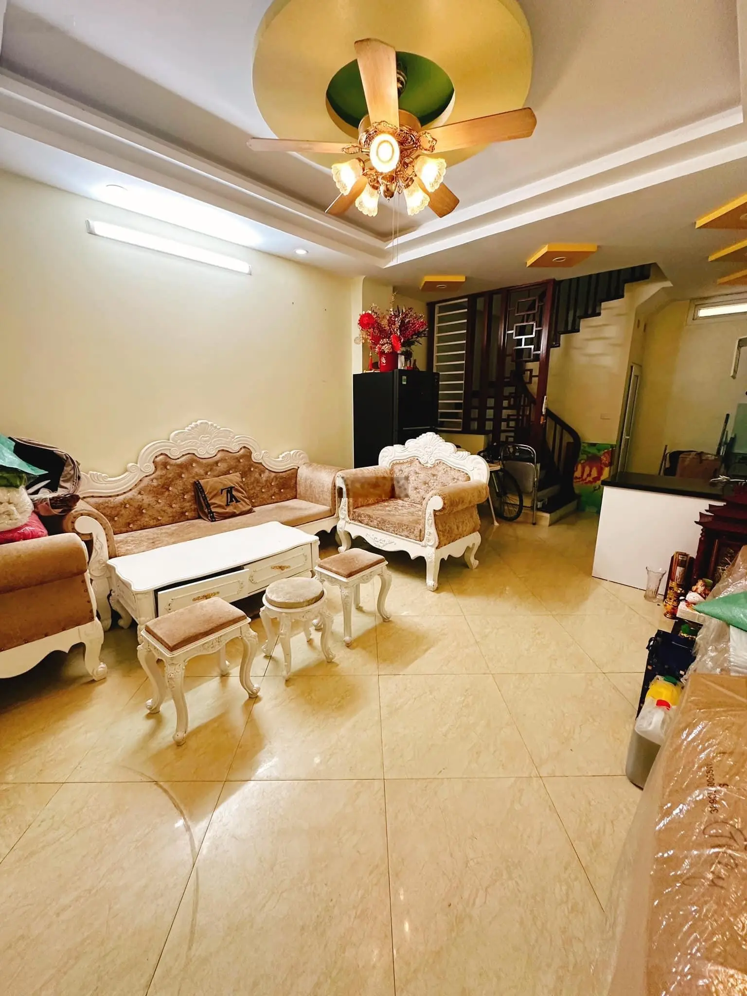 Bán nhà đẹp Võng Thị - Tây Hồ: 6 tầng * 33m2, MT 4m, gần ô tô gần phố, full NT, 8 tỷ