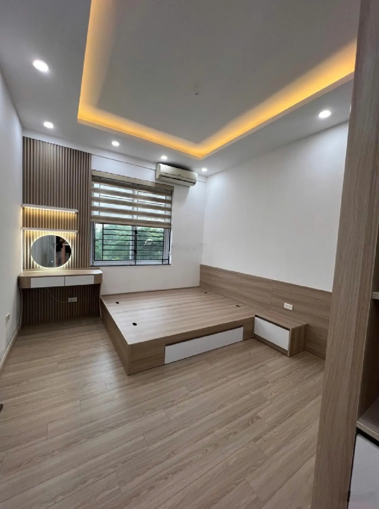 BÁN C.C T.P GIAO LƯU CT1C , 75M /1PK /2PN ,VỊ TRÍ VÀNG ,NT ĐẸP ,Ở NGAY ,GIÁ 4,05 TỶ - LH:0813 616 ***