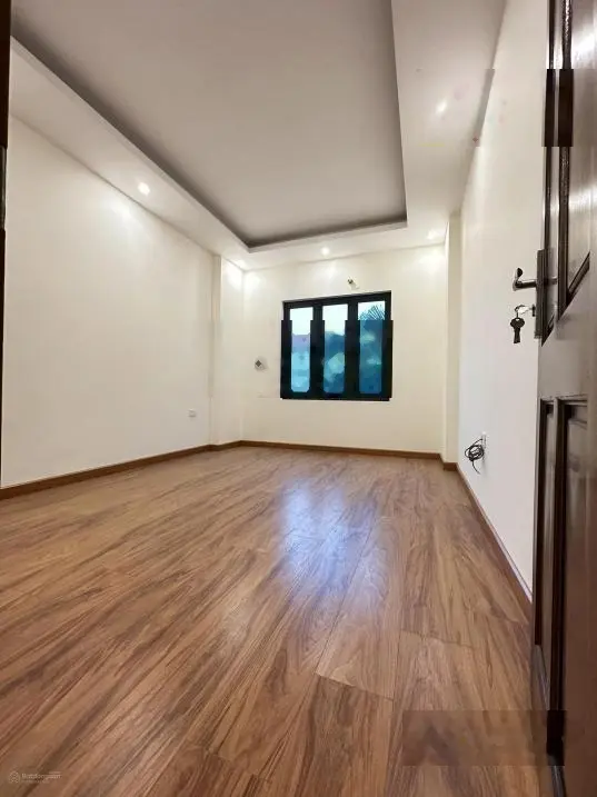 Bán nhà 5 tầng ô tô tránh đỗ cửa, sát chợ , nhà văn hoá, tại liên mạc bắc từ liêm, giá hơn 5 tỷ