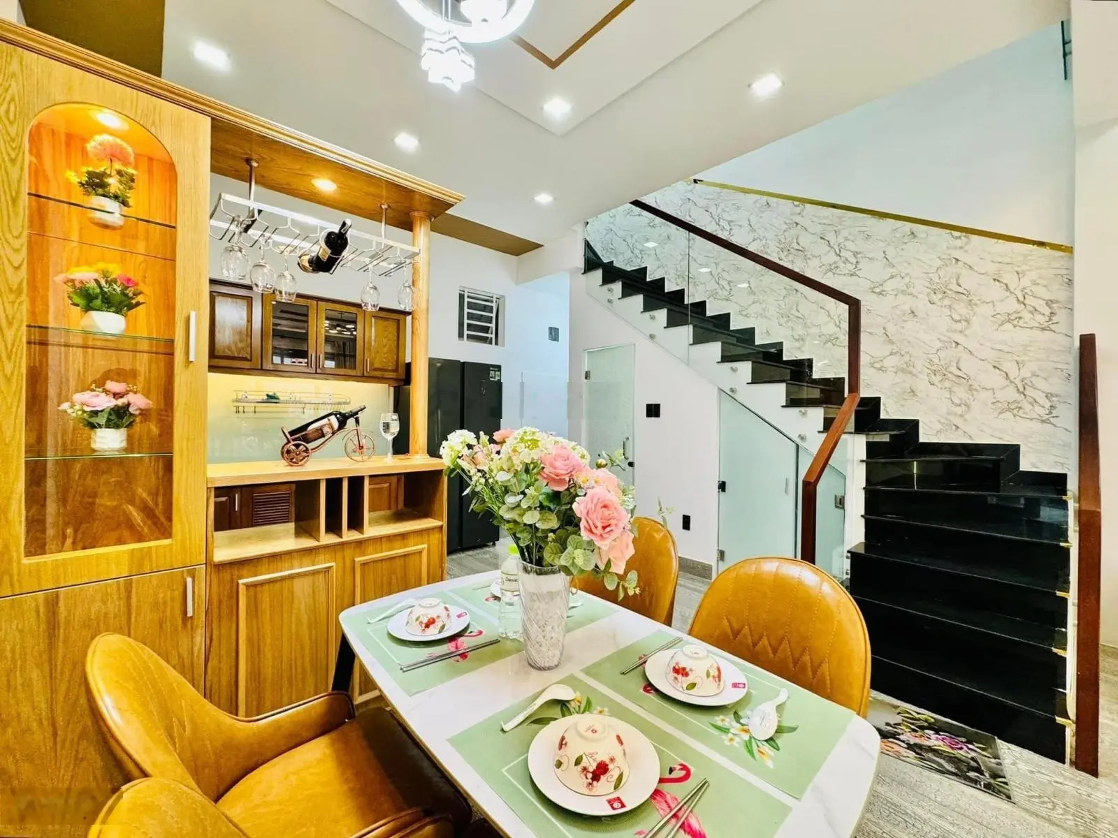Bể nợ bán nhà 80m2 ngay trường THCS An Bình Dĩ An sổ hồng riêng đang cho thuê 8tr/tháng