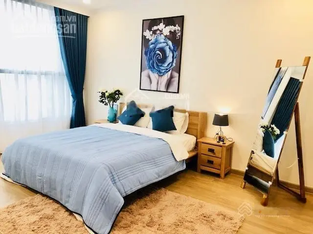 Chính chủ bán căn góc view hồ 2 ngủ 80m2 giá 5,6 tỷ CC Sky Park, sẵn sổ full nội thất