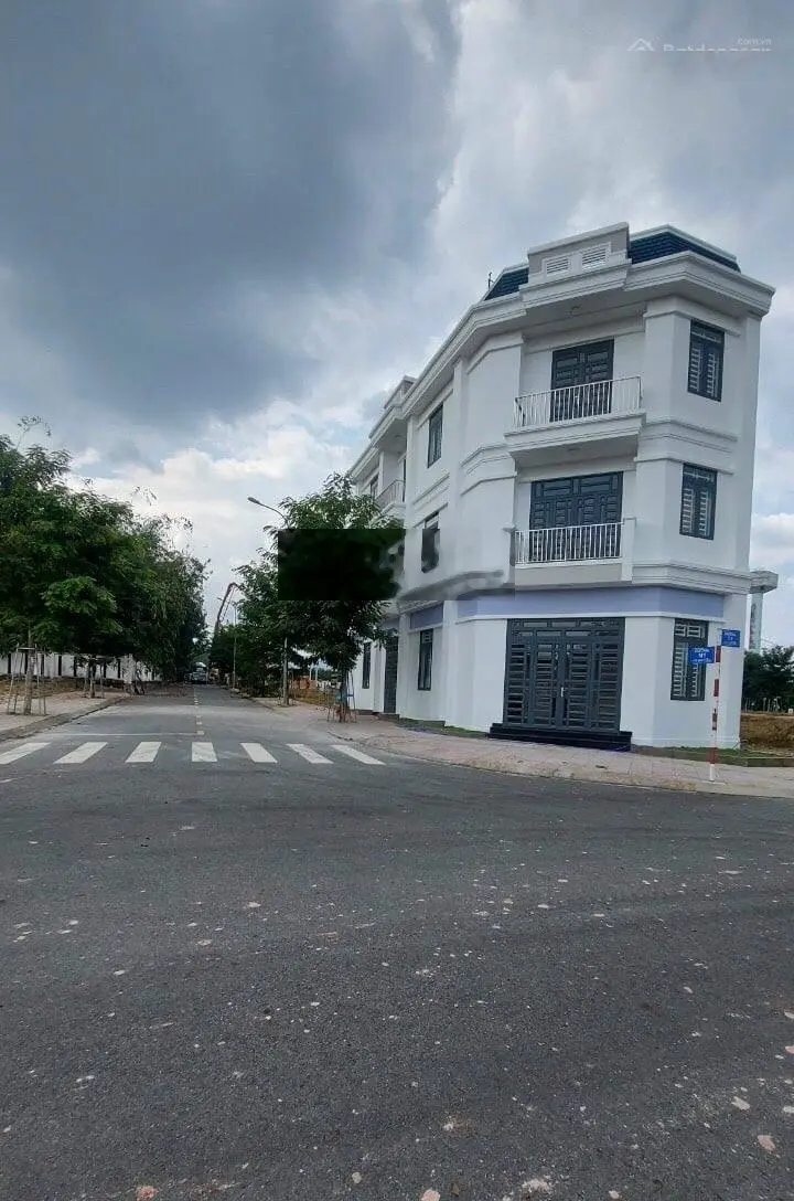 Bán gấp lô đất Bến Cát Center City 2, mặt tiền Hùng Vương, sổ sẵn full thổ cư