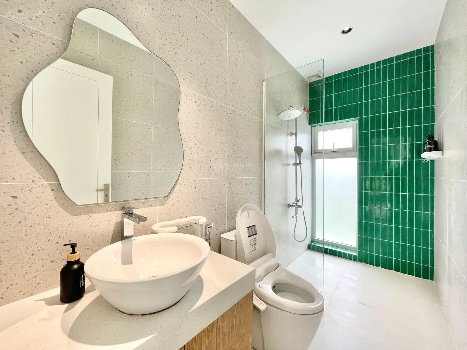 Villa xịn xò 1300m2, ngay sát sông Hàn giá rẻ, không ở có thể cho thuê 70 tr/1 th