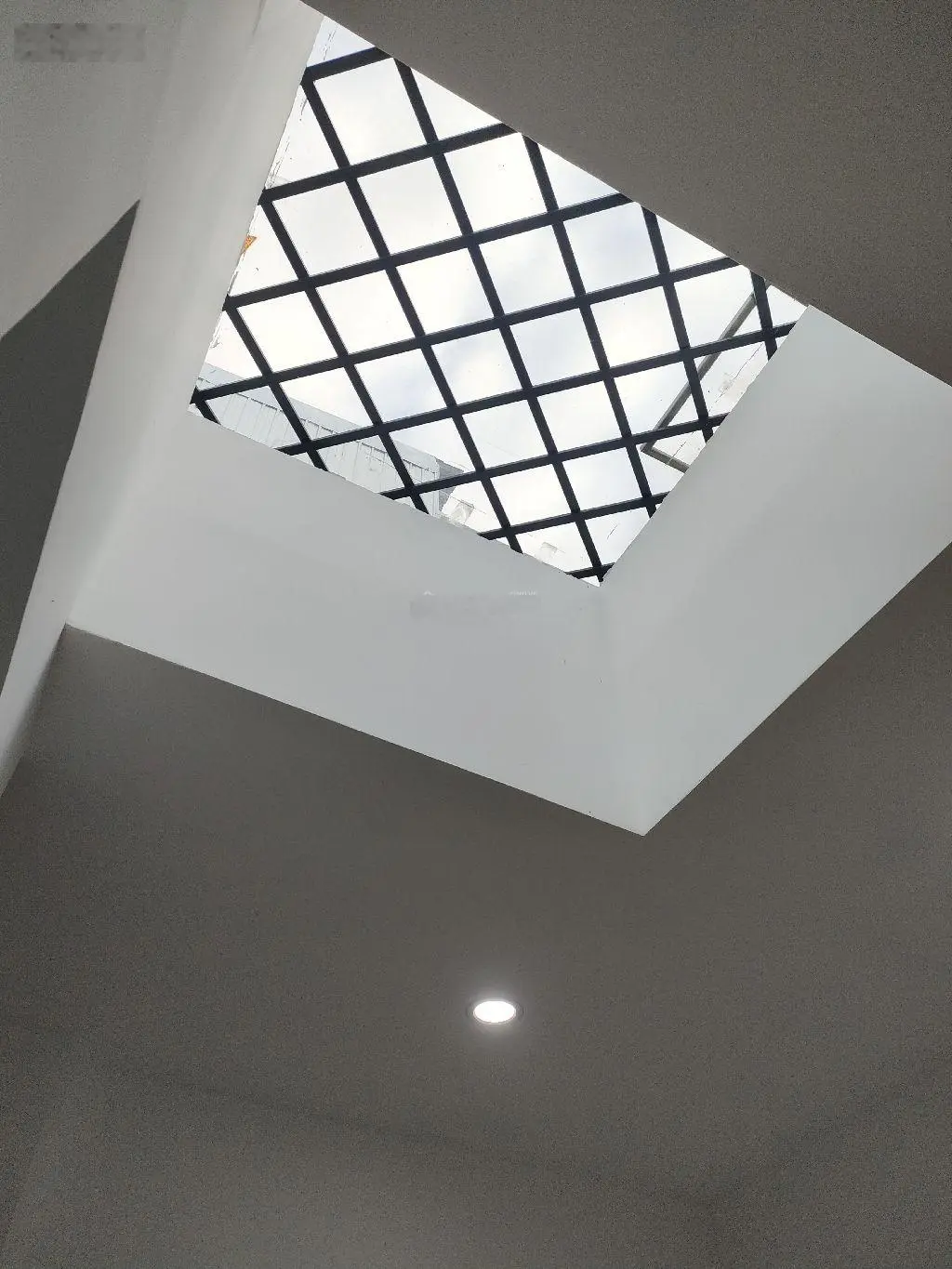 Chủ gửi bán nhà 2 tầng phạm nhữ tăng ,nhà cách đường tầm 10m chỉ 2 căn nhà,nhà đẹp full nội thất