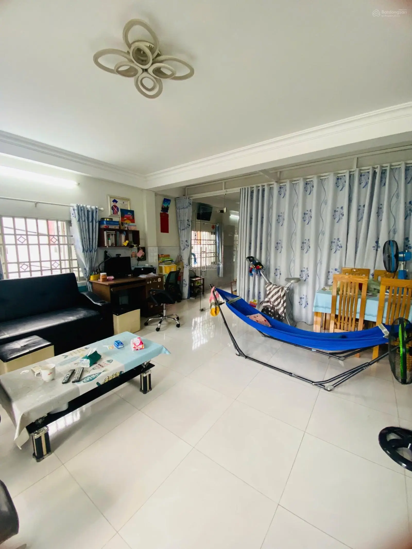 Bán nhà mặt tiền kinh doanh đường Hồng Hà, 200m2 (10x20) xây 7 tầng hầm, khu sân bay sầm uất
