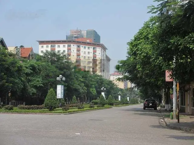 Bán biệt thự bán Đảo Linh Đàm 256m2, mặt đường Nguyễn Duy Trinh siêu vip, nội thất đẹp