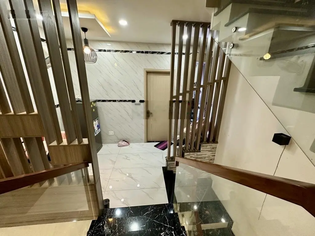 Nhà 4 tầng - ô tô đỗ cửa - Cây Keo - Tô Ngọc Vân - giá chỉ 6. X tỷ