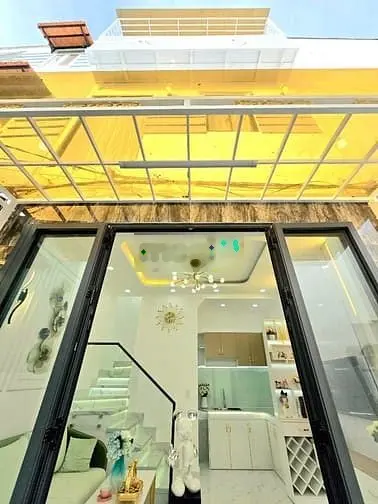 Nhà đẹp 2 lầu có sổ hồng, gần chợ gần quận 7