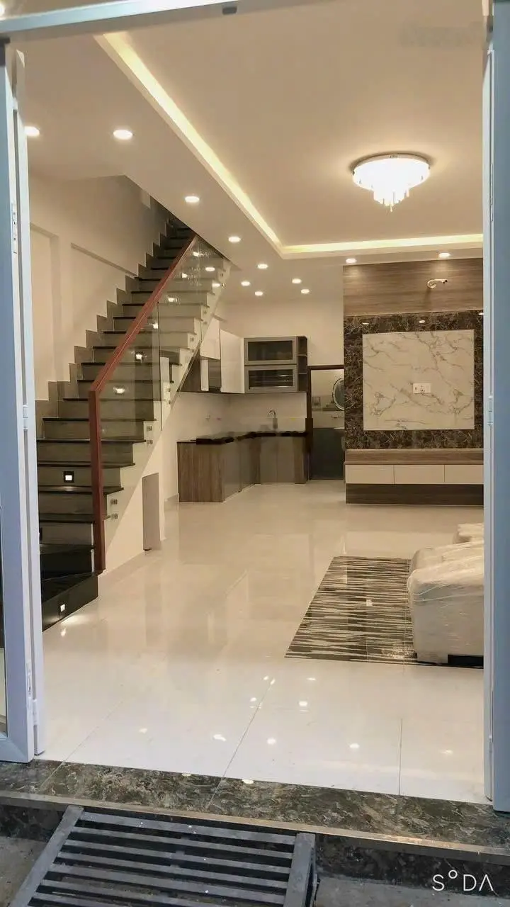 Sang nhượng gấp căn nhà đường Bình Đông, Quận 8, 70m2, 1 trệt 1 lầu, 3PN 3WC. SHR