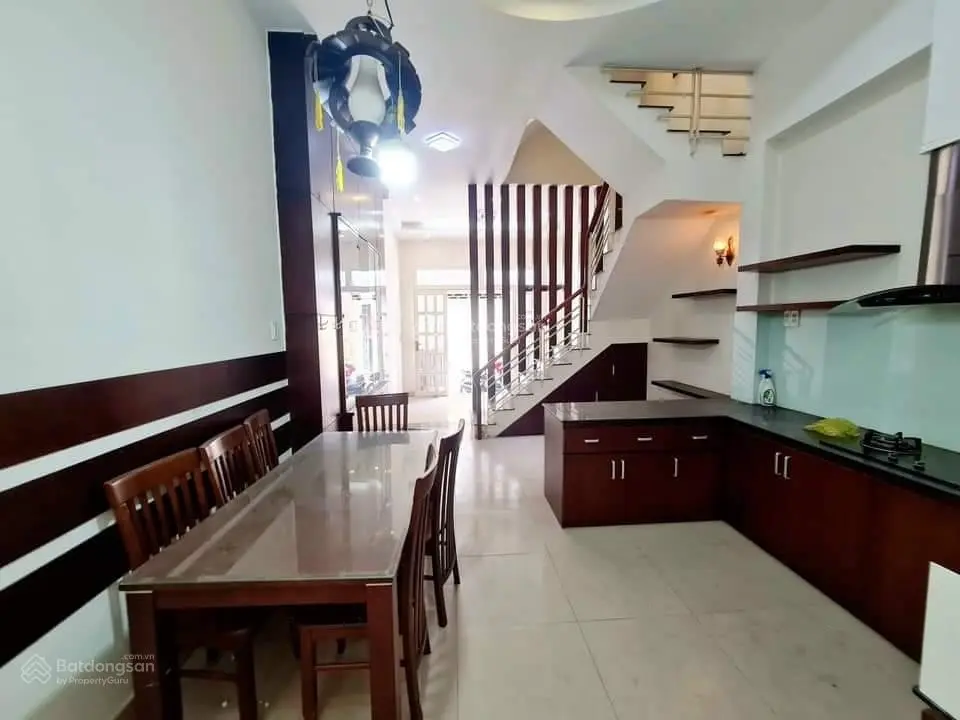 Bán nhà ngộp đường Bùi Minh Trực, Quận 8. Giá chỉ 2 tỷ 450. Hẻm xe hơi.Phù hợp mua ở hoặc kinhdoanh