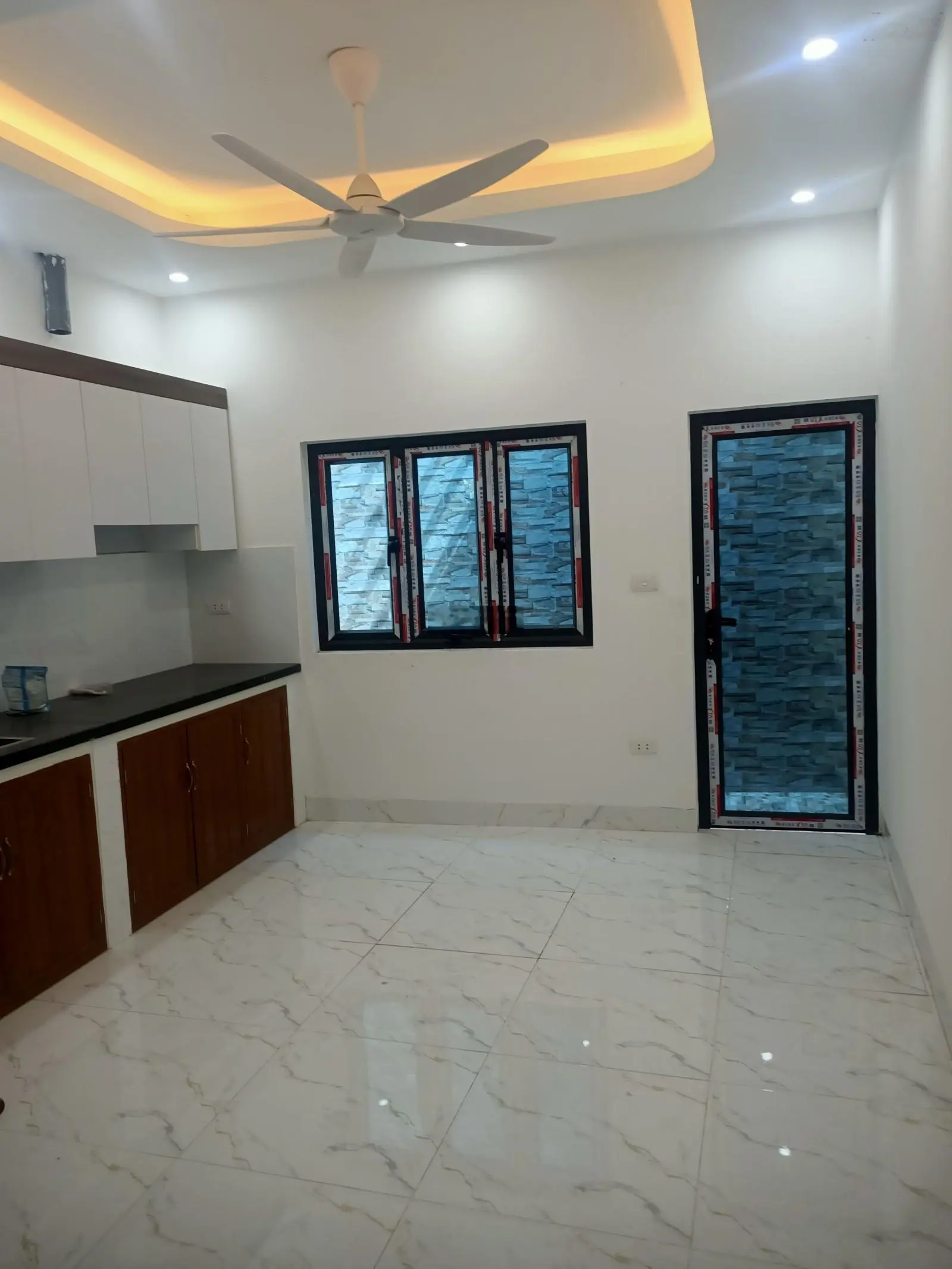 1.8 tỷ 66m2 nhà mới xây ở luôn, 60m ra bãi đậu xe, trước nhà ngõ 2.5m. QH 2025 chuyển sang đất ở