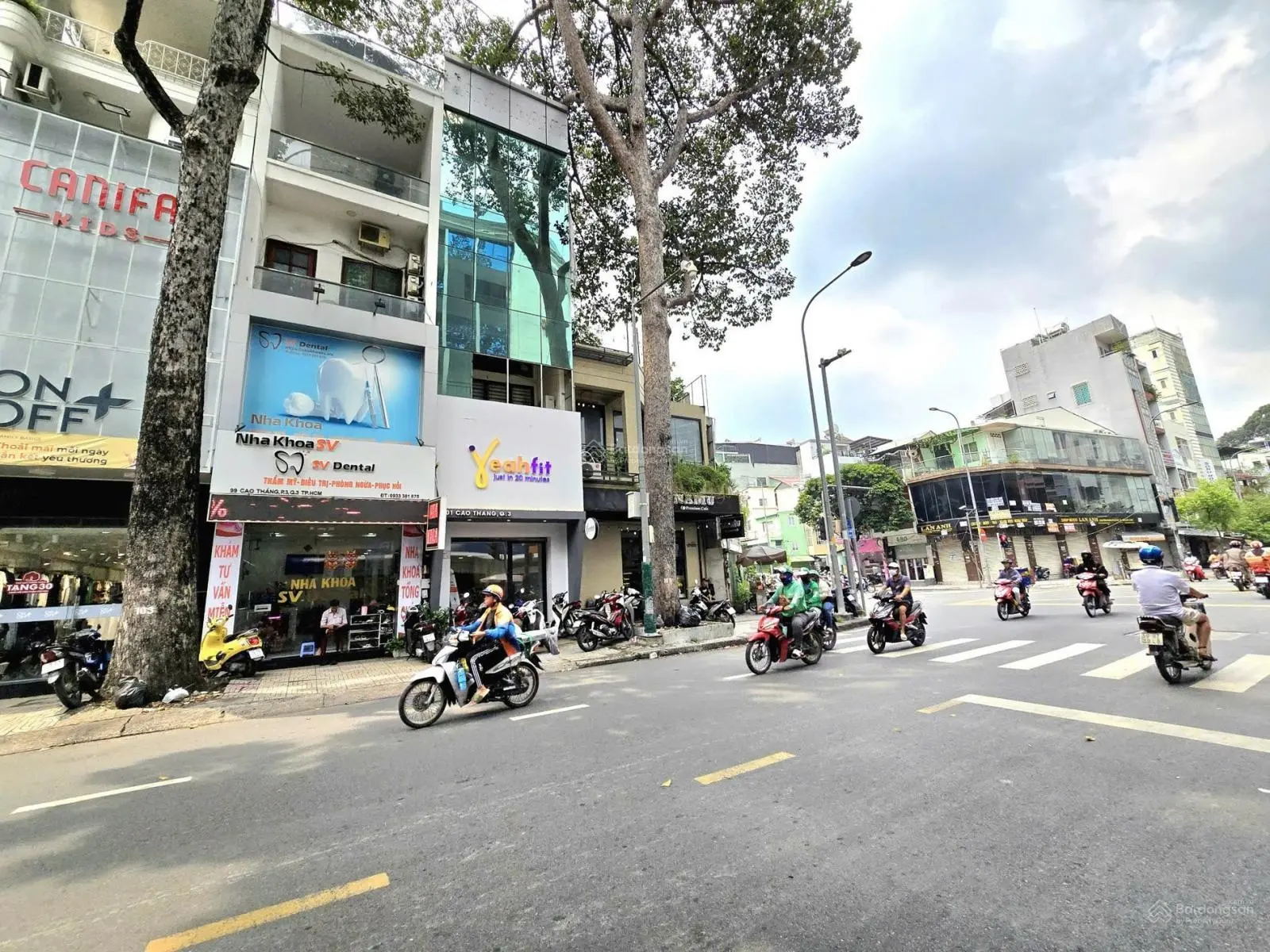 Bán nhà mặt tiền Cao Thắng Quận 3 - sổ vuông vức - 4 tầng có hợp đồng thuê - 33 tỷ