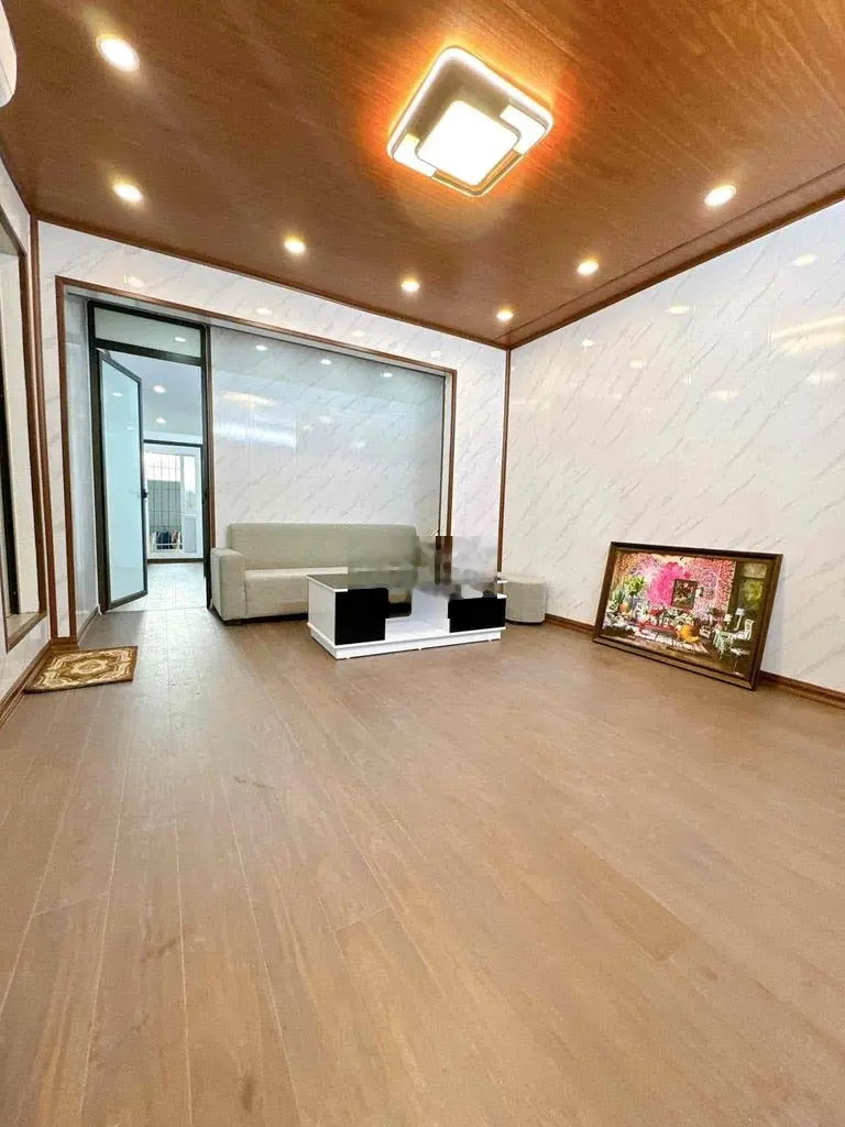 Tập thể tầng 2 ngọc khánh ba đình 120 m - 4 ngủ - 3 vs - nhà mới sổ đo