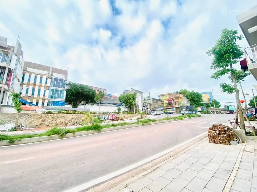 Mua tương lai lên ác 3 mặt tiền trục chính Việt Bắc kinh doanh cực chất