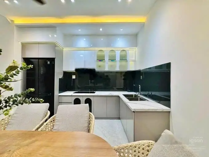 Cần tiền chữa bệnh cô sáu bán gấp Lý Chính Thắng Q3 48m2 Shr hẻm 5m