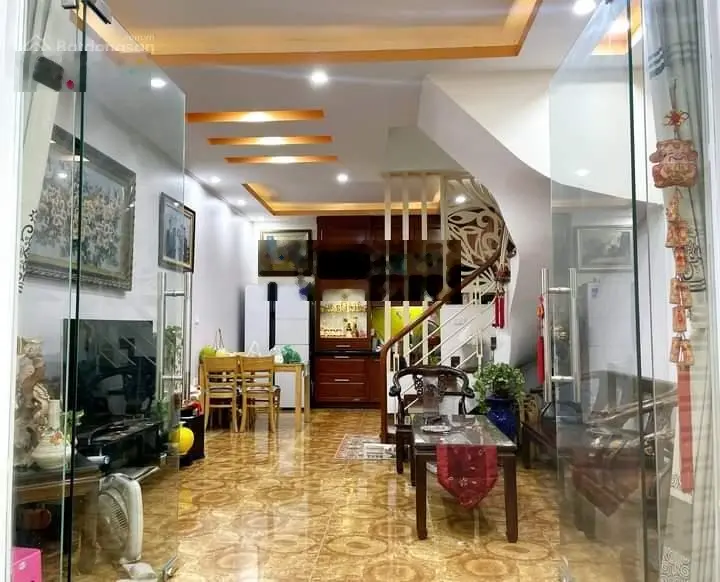Siêu rẻ! Nhà riêng Huỳnh Thúc Kháng, Đống Đa, phân lô, ô tô, vỉa hè, ngõ thông, 5T*68m2