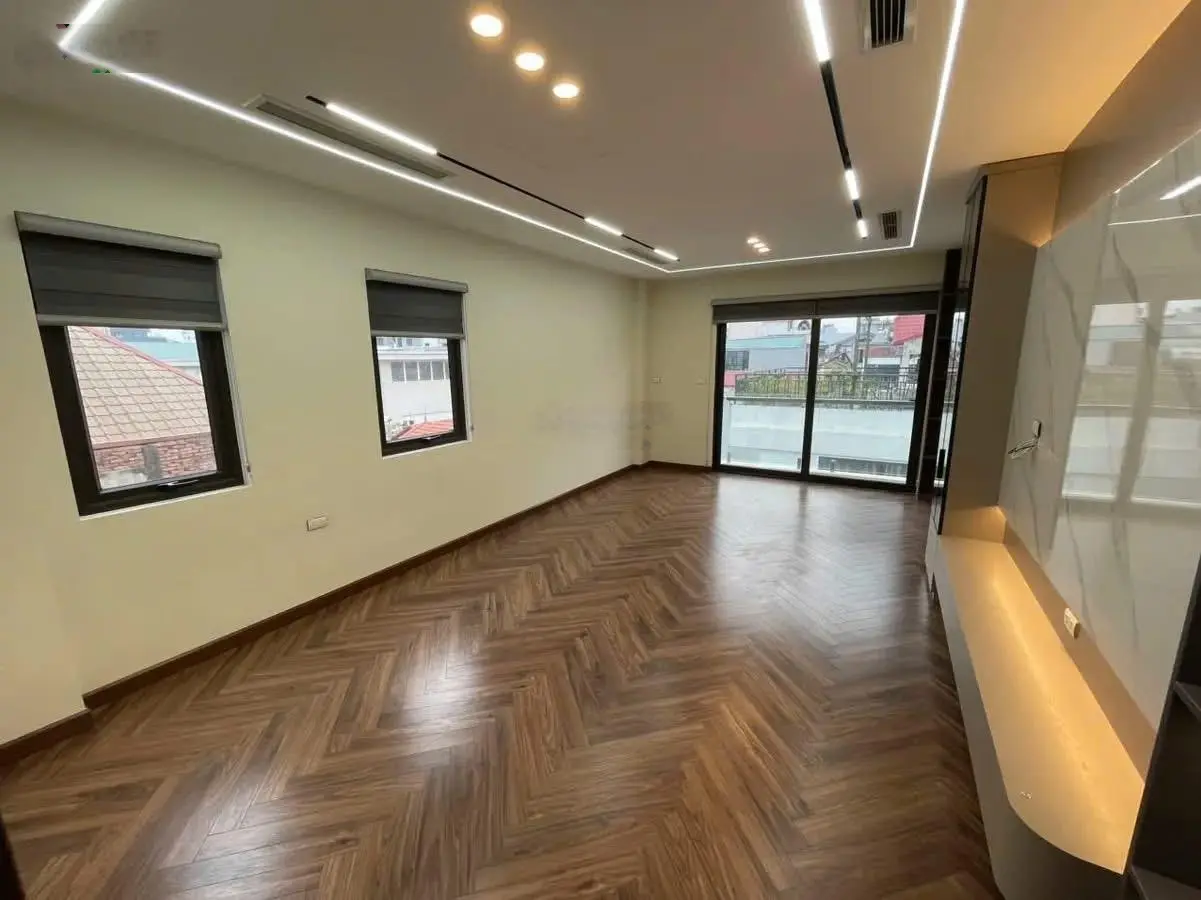 Siêu phẩm - Ngọc Lâm - LB - gara 7 chỗ - lô góc - 7 tầng thang máy - xây mới kinh doanh ô tô thông