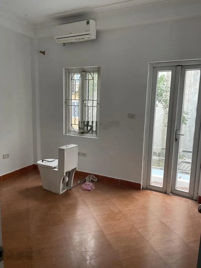 B,á,n nhà thanh am- thượng thanh- long biên. s 35m. 3 tầng. mt4m . hơn 4 tỷ. nhà dân xây kiên cố