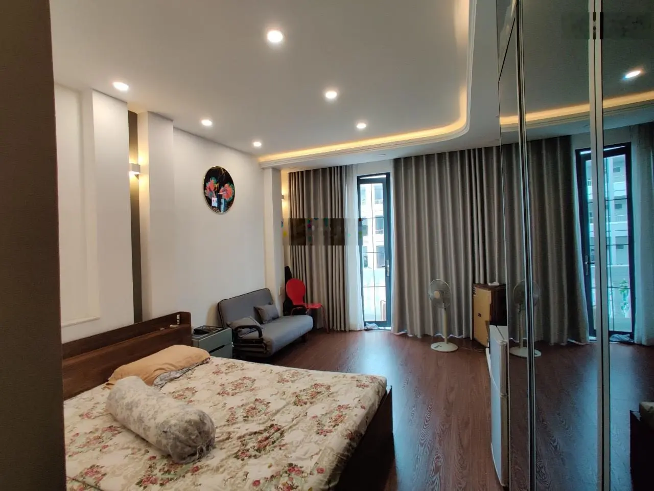 MT khu đường Hoa đoạn đẹp, sầm uất thuộc khu Phan Xích Long, 4x20, Trệt 3 lầu (4 tầng), 24 tỷ TL