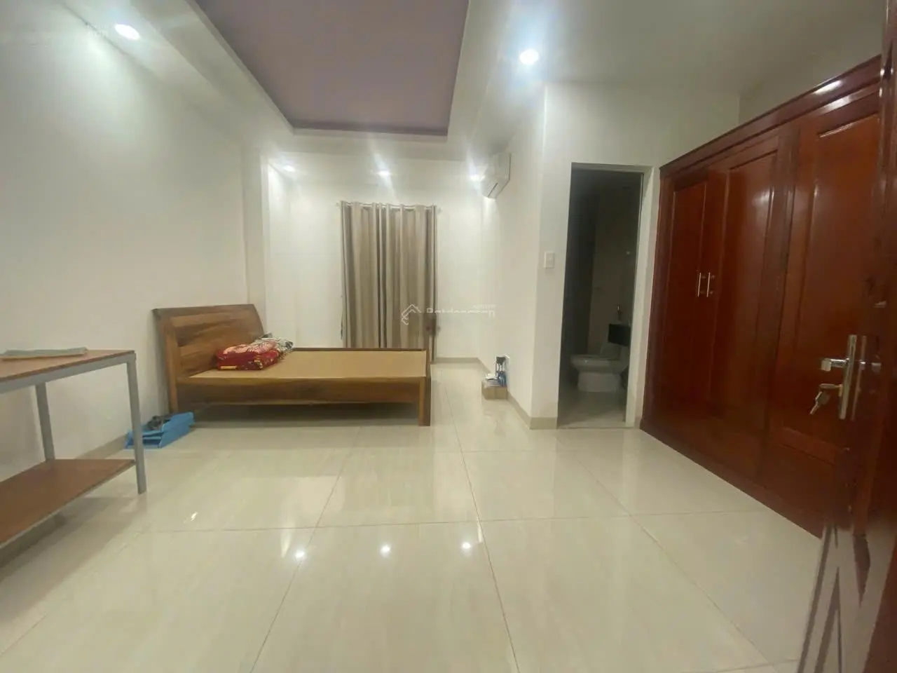 Bán nhà 4 tầng mặt tiền đường Võ Văn Kiệt DT 100m2, có sẵn điện năng lượng, để lại nội thất có TL