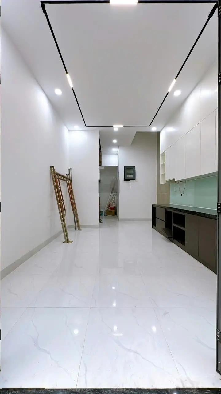 Bán nhà mới 2 phòng ngủ mặt tiền đường số, quận 4