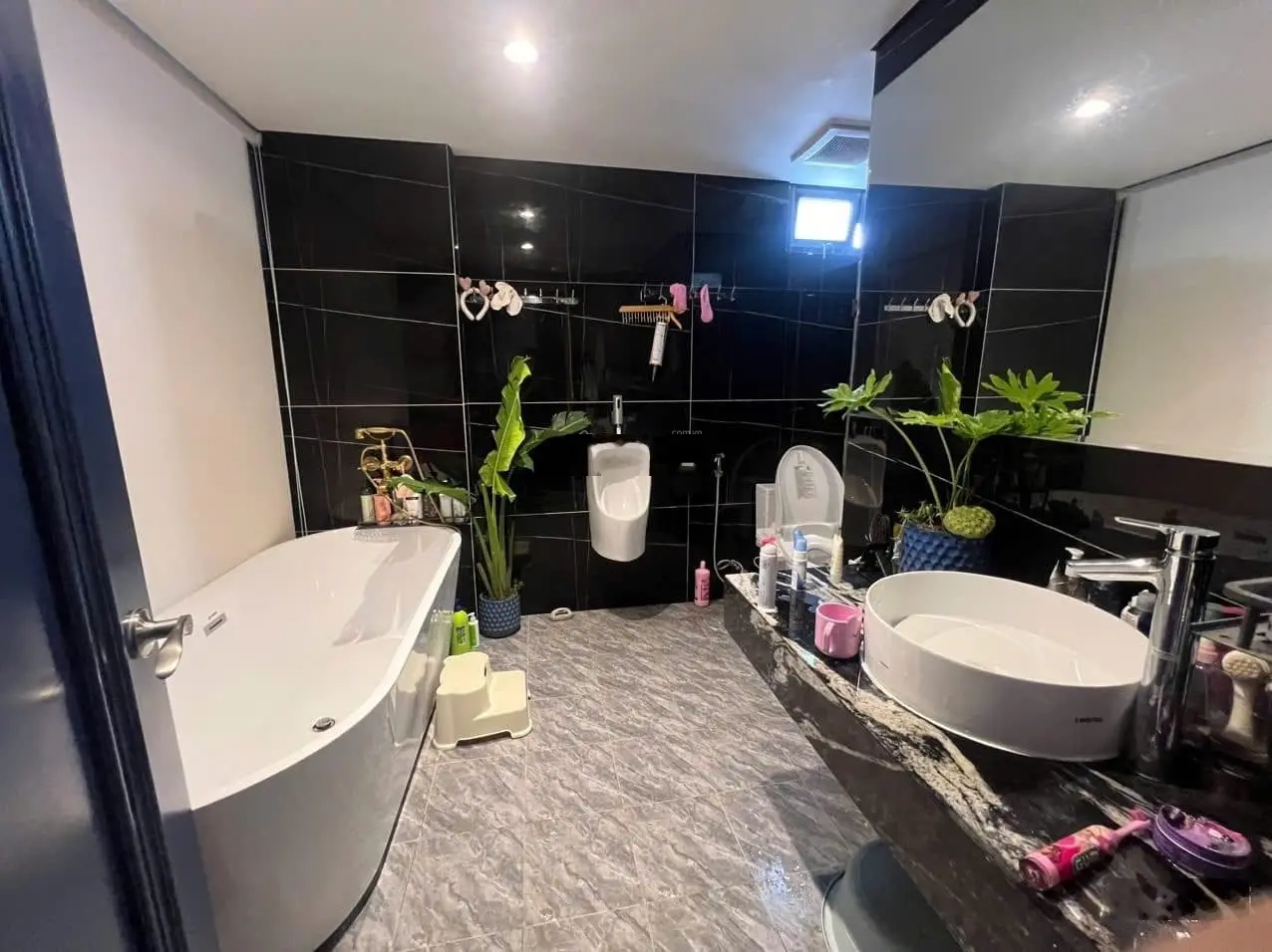 Đẳng cấp! Ngay mặt phố An Dương Vương 100m2, 6 tầng thang máy, nội thất xịn sò, gara ôtô. Giá 22 tỷ