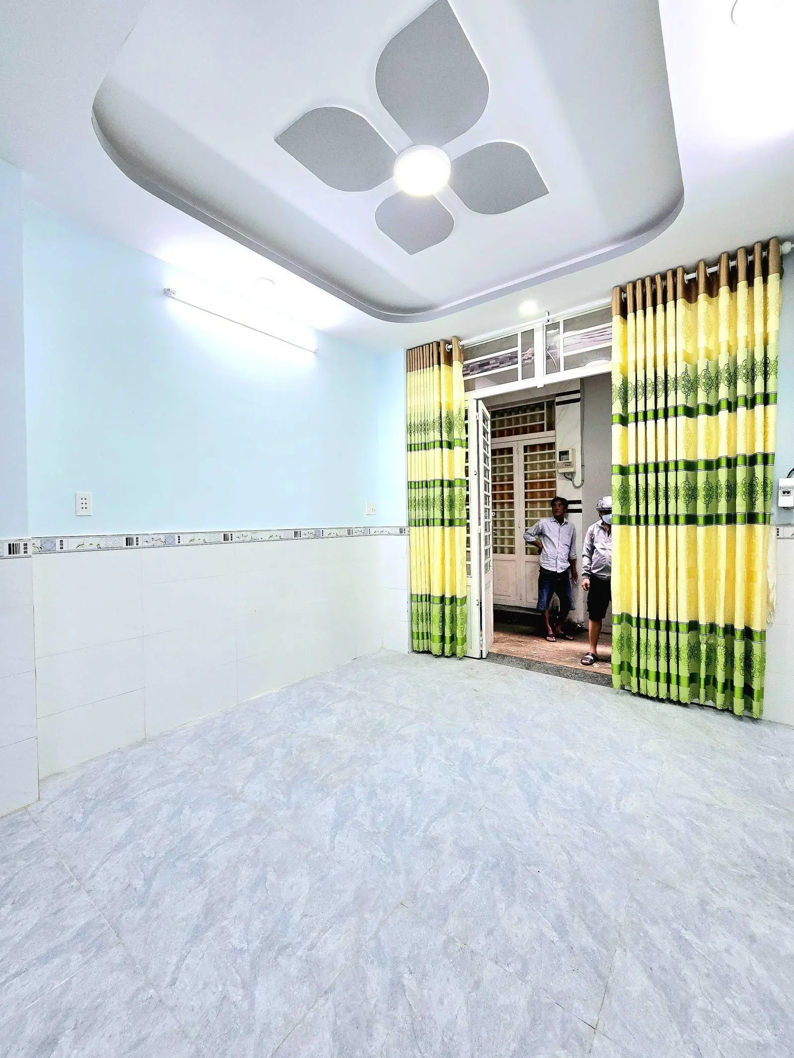 Bán nhà 1 lầu - mới hoàn thiện - xe hơi đậu kế bên nhà