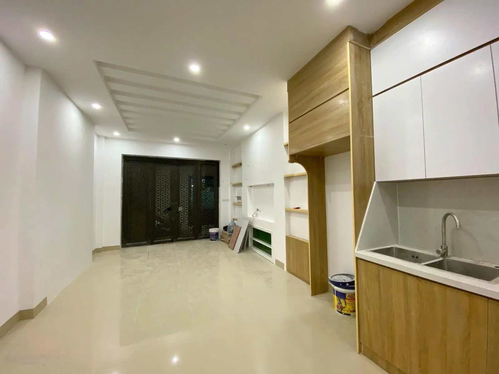 Nhà mới đẹp ở ngay - thang máy - gần phố - nở hậu - full nội thất. nghĩa dũng