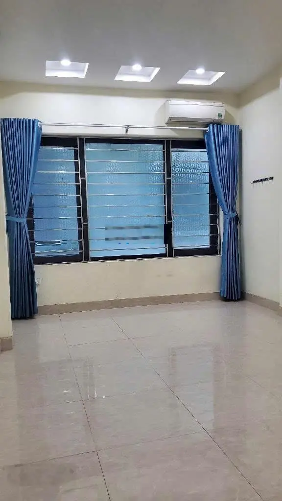 Cần Bán Nhà Trần Quốc Hoàn -Phần Lô -Ô Tô Chạy Vòng Quanh .40m .5 Tầng .6 Ngủ .13,6 Tỷ