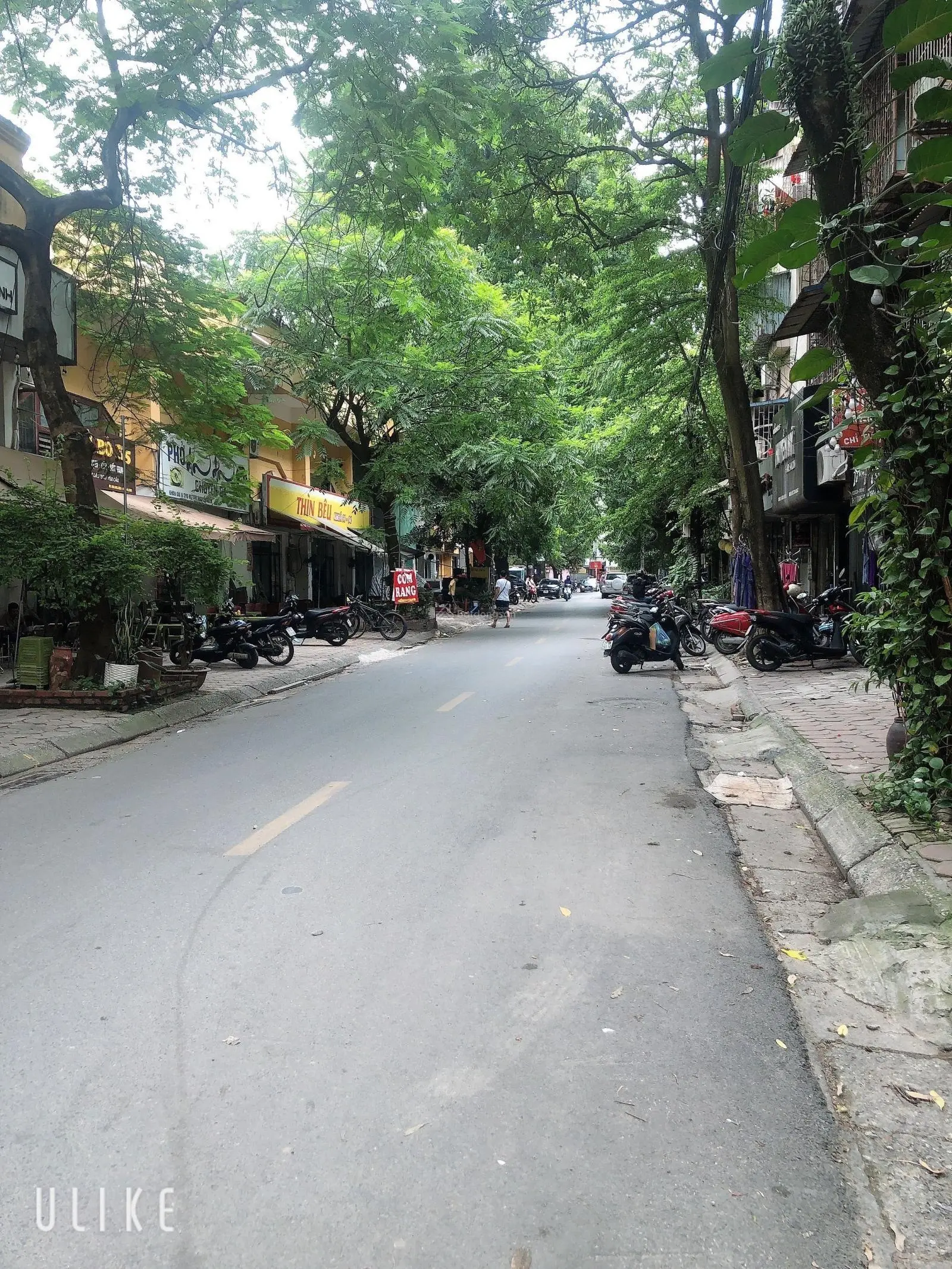 Chính chủ bán nhà sổ riêng, ngay mặt phố, lô góc, kinh doanh, ô tô tránh, giá 4 tỷ. LH 0989 924 ***