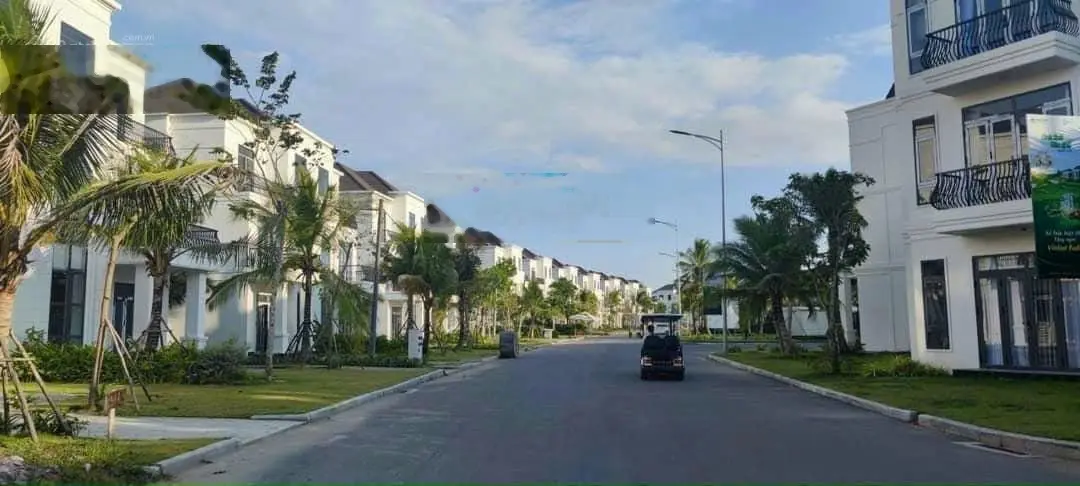 Thanh lý villa sang chảnh view hồ 3 tỷ 2, có sân golf và bên cạnh Vinhomes, giảm giá sâu