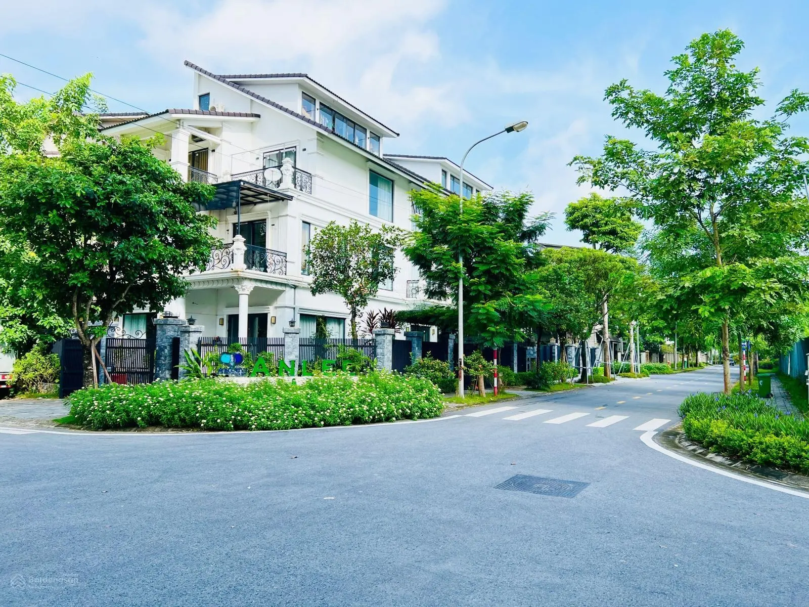 Bán căn biệt thự 180m2 duy nhất hiện nay. Liên hệ 0962 204 ***