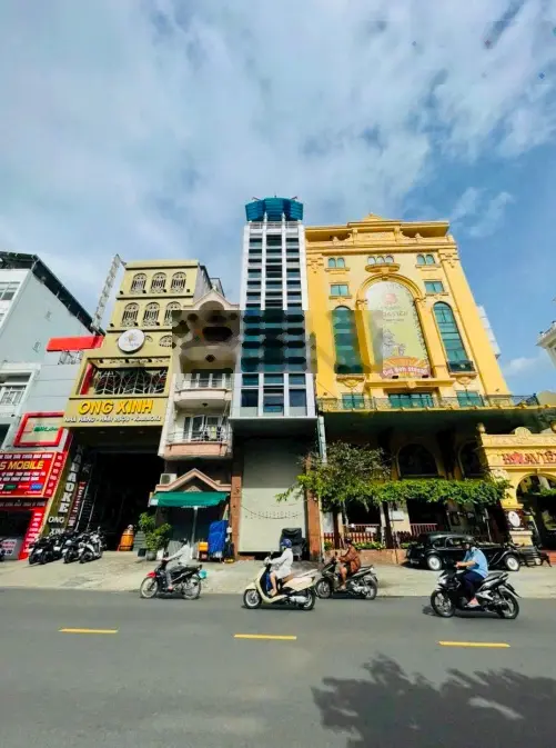 Bán toà nhà 18 Phổ Quang, P. 2, Q. Tân Bình hầm, 10 tầng, giá 39 tỷ TL