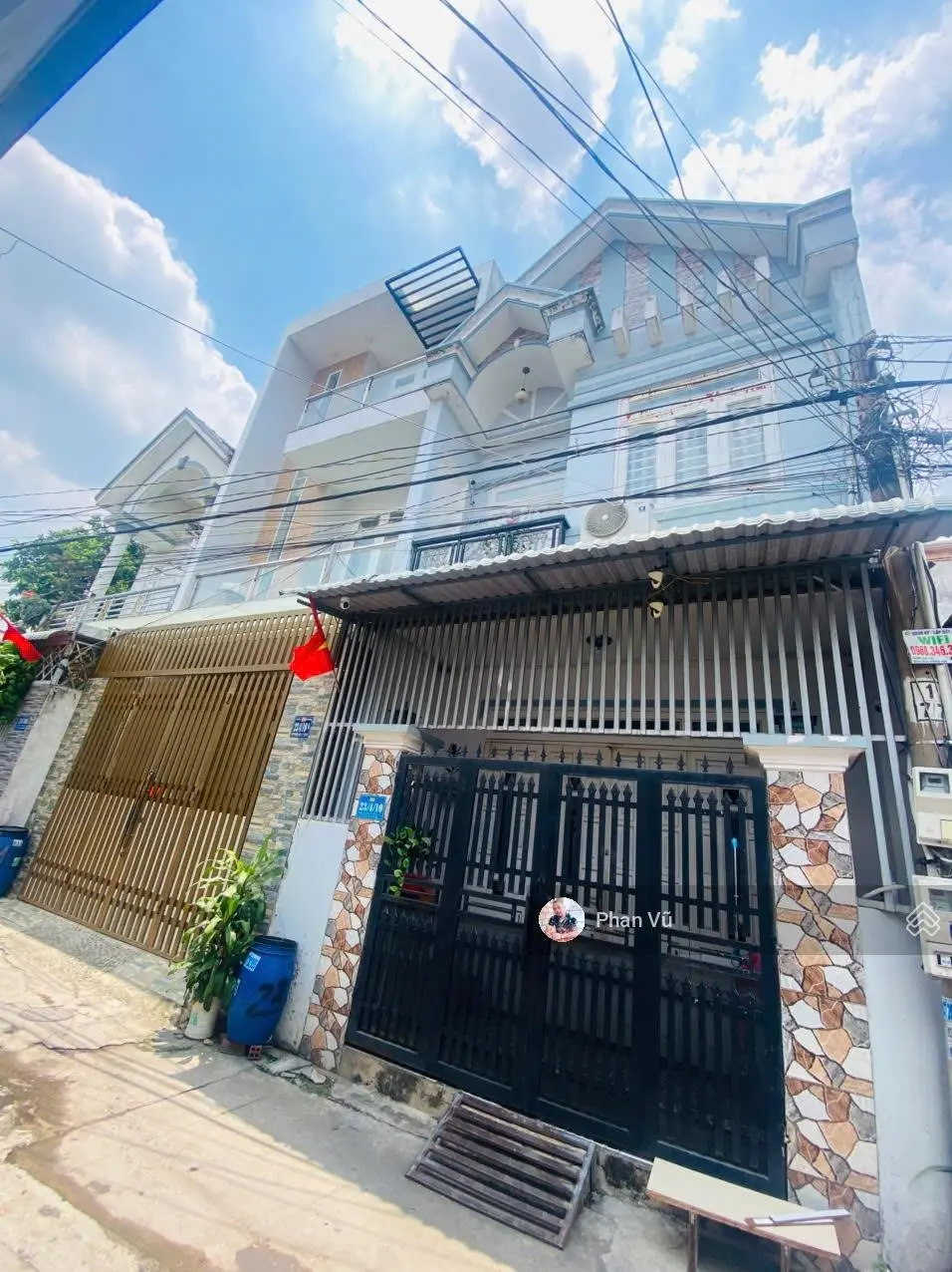 Nhà 3P ngủ, Đ. Phạm Ngũ Lão, sát trường Lê Quý Đôn, TTHC Dĩ An. LH: 0909.290.286