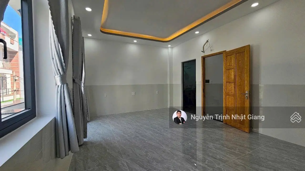 Nhà phố vừa hoàn thiện tại KDC đồng bộ trên trục đường Lê Văn Lương