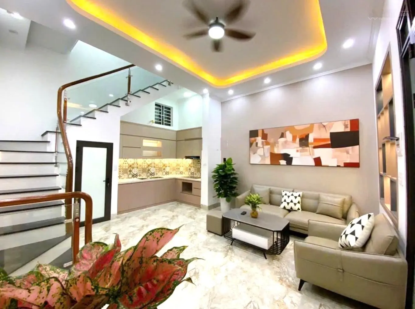 Bán nhanh nhà siêu đẹp ngõ 32 An Dương - Tây Hồ - 40m2 - 5 tầng - 5.2m mặt tiền - 7.9 tỷ - gần phố