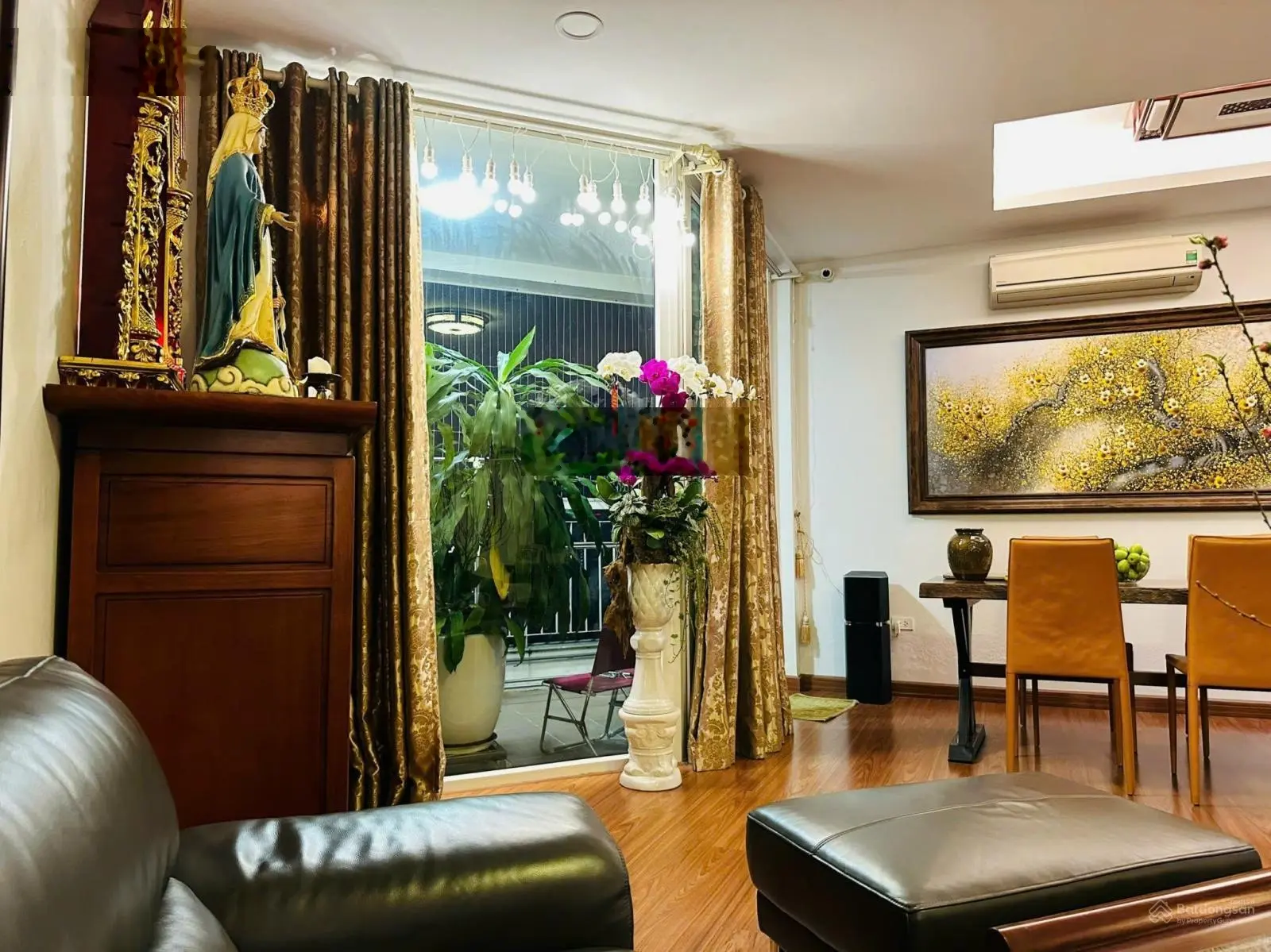 Chính chủ gửi bán nhanh căn hộ 3 phòng ngủ, tầng trung, căn góc, 2 mặt thoáng, view triệu đô.