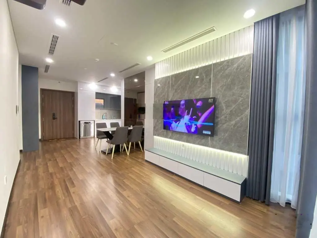Chính chủ bán gấp căn 2 ngủ 76m2 CC Mipec Xuân Thủy, Cầu Giấy, giá thật 5,8 tỷ sẵn sổ full nội thất
