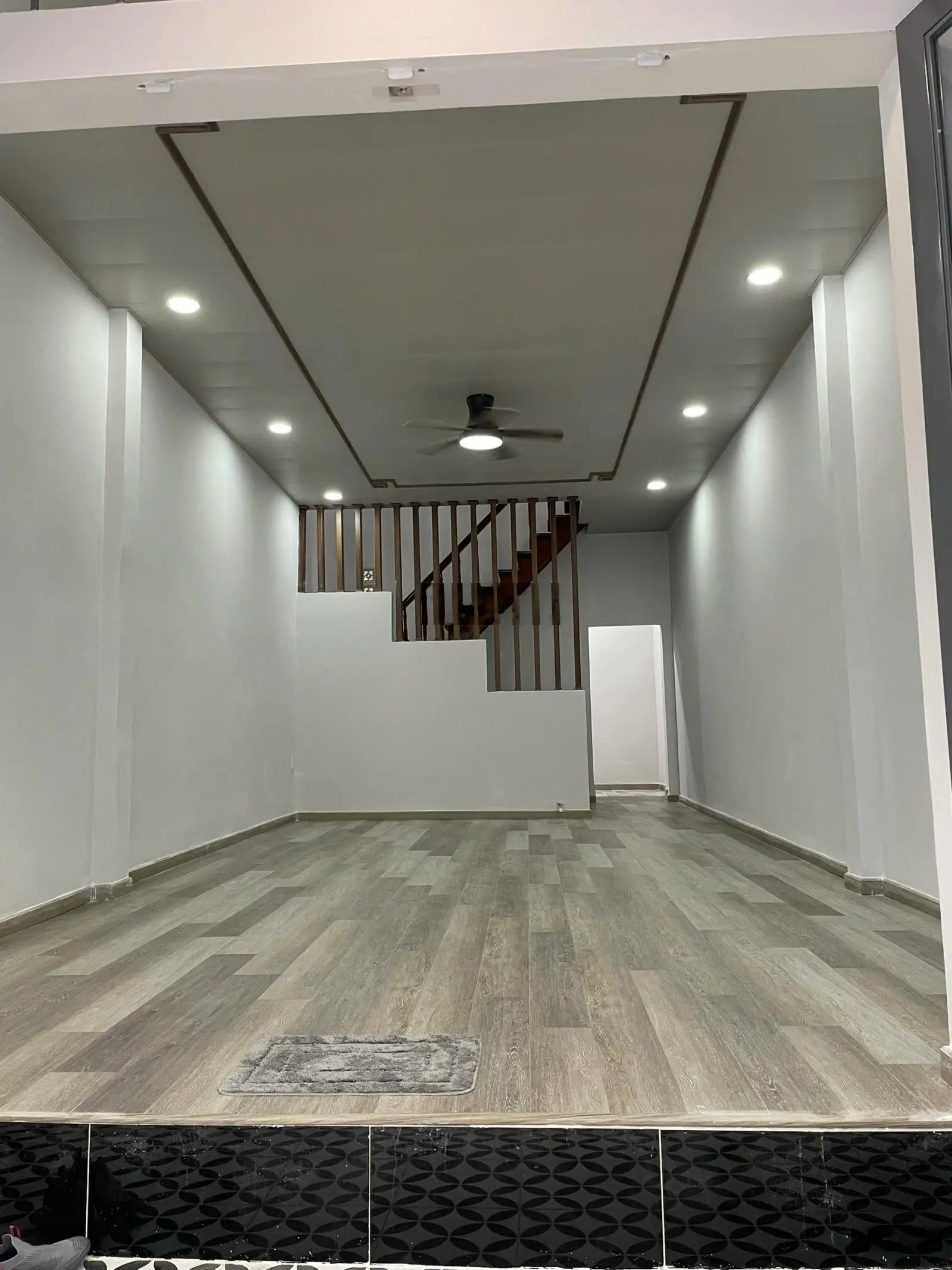 Bán gấp nhà mới, đẹp. 50m2. Cù Chính Lan quận Tân Bình