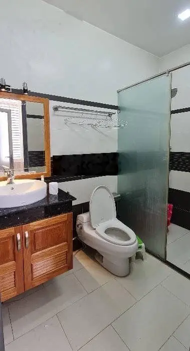 Bán nhà mặt tiền 4 tầng, diện tích : ngan 7 mét _ dài 20 giá 14 tỷ 900 thương lượng.